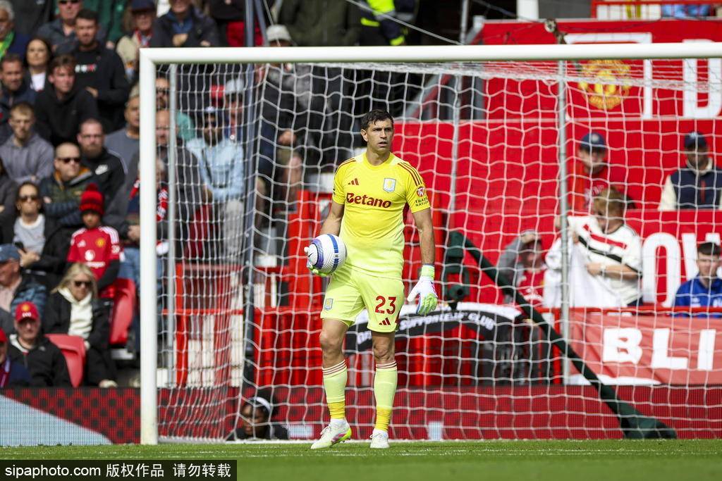 安东尼梅开三度投恩师？！勒沃库森携巨款入场，曼联瞄准世界杯冠军门神！