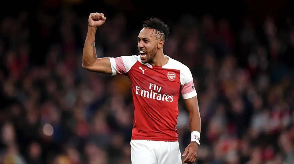 他是德甲英超双料射手王，撑起一支国家队16年，结局却被整个国家抛弃